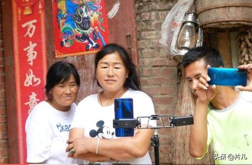 大衣哥爆料儿媳最新视频,甜蜜互动引网友热议  第2张